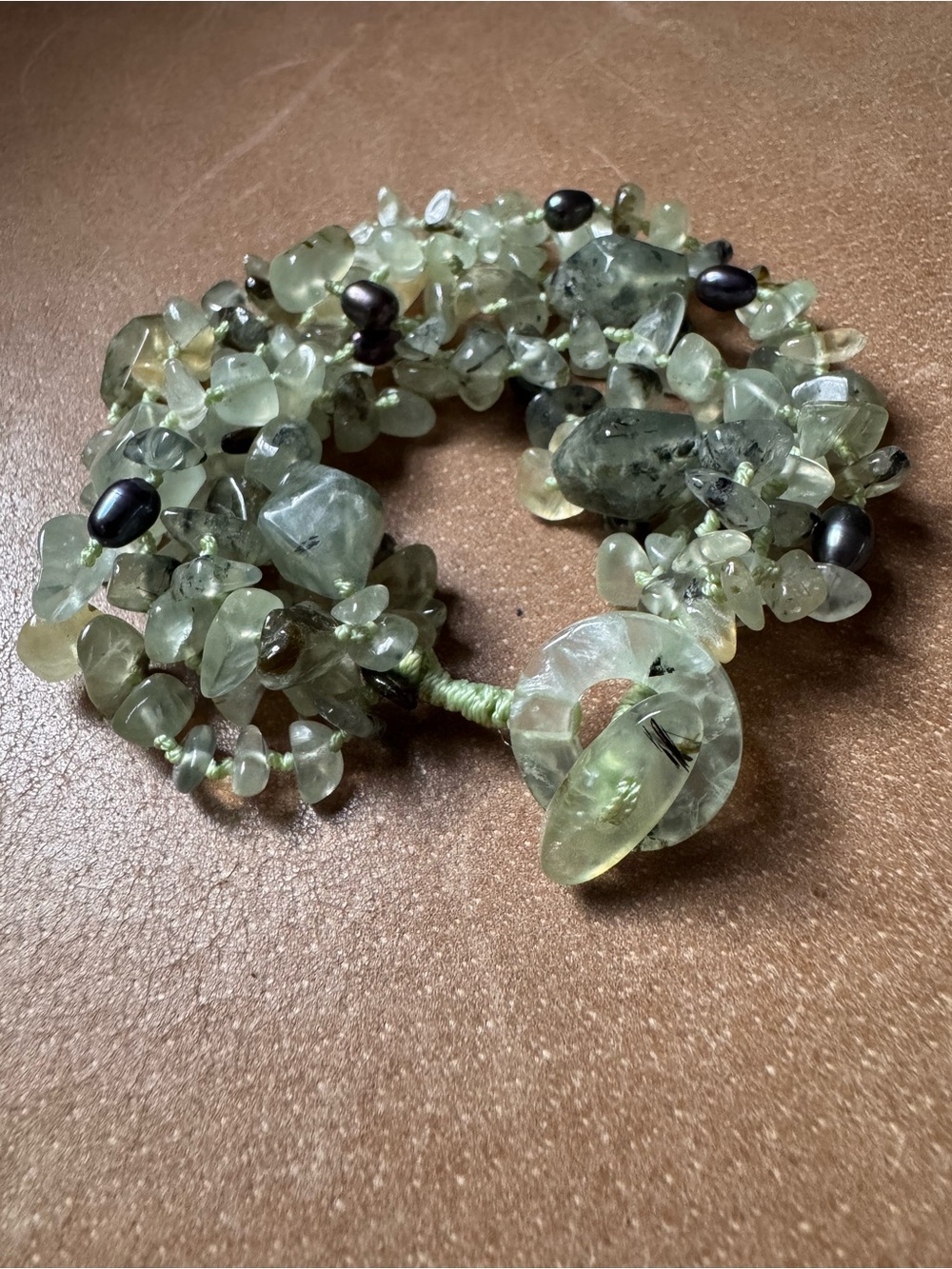 Vintage Green Stone 6 strand Cluster Bracelet w Dark blue freshwater pearl bead - Picture 8 of 13